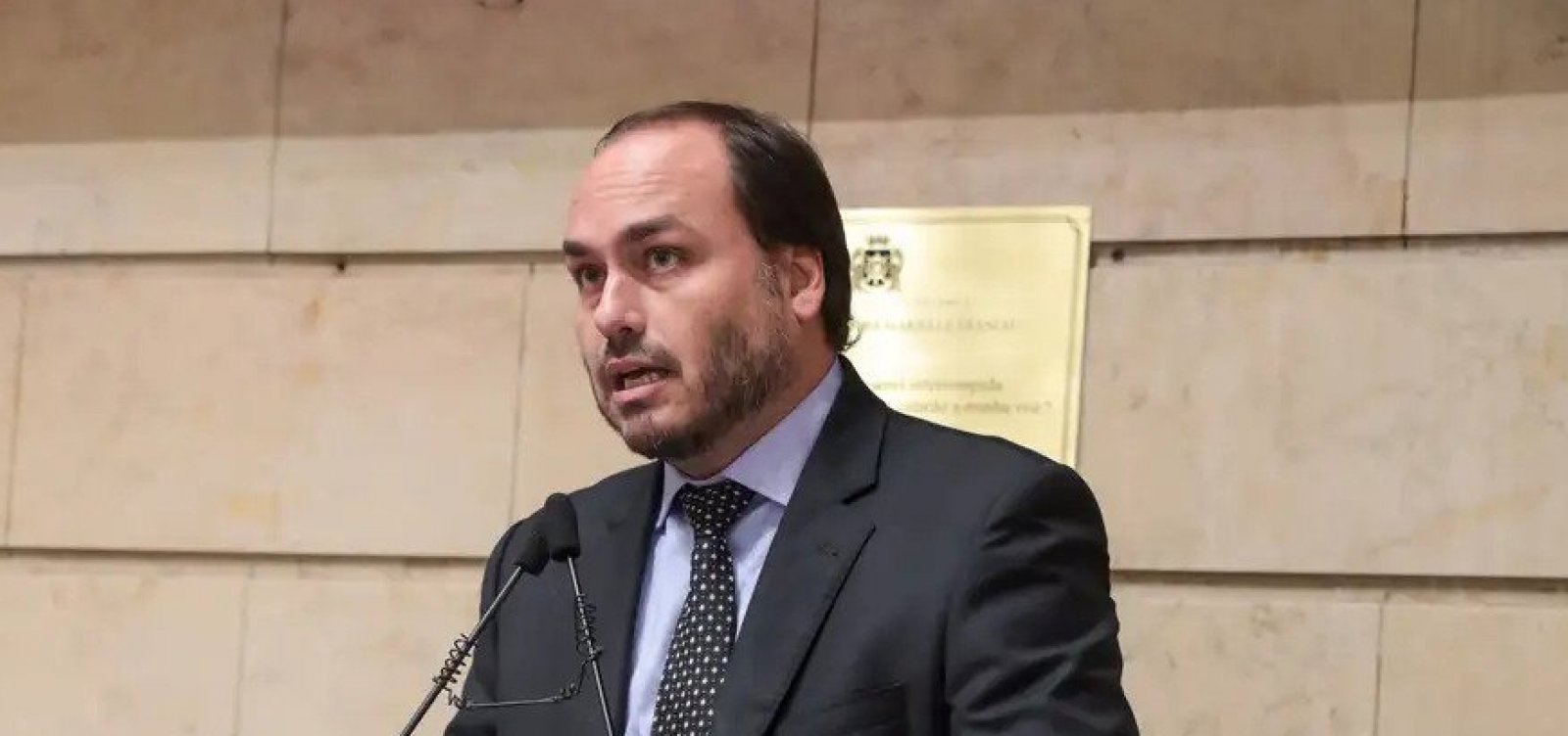 Carlos Bolsonaro anuncia pré-candidatura ao Senado