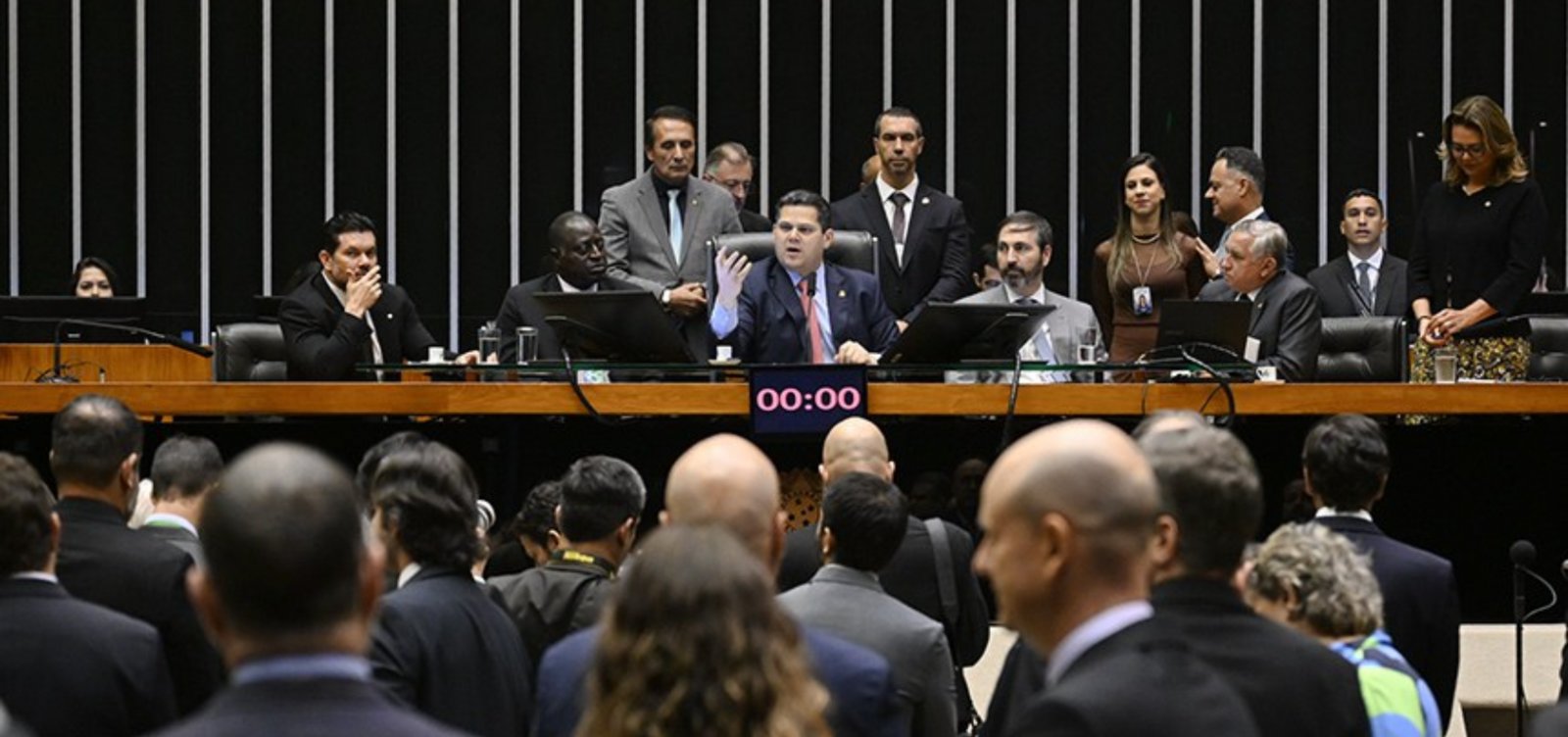 Congresso aprova projeto que torna permanente isenção do IR para quem ganha até R$ 5 mil