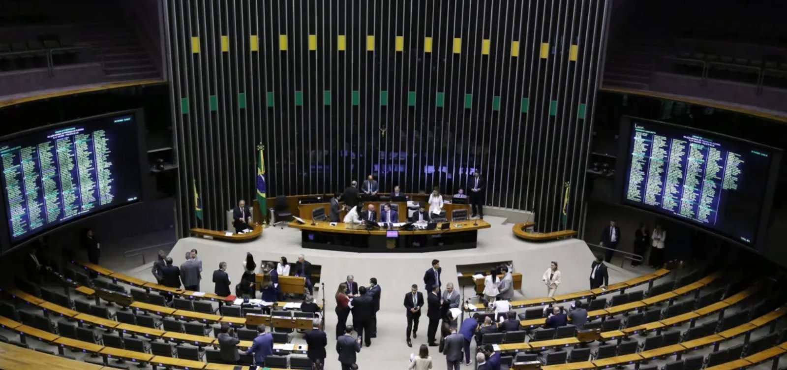 Câmara aprova urgência de projeto que pune devedores contumazes