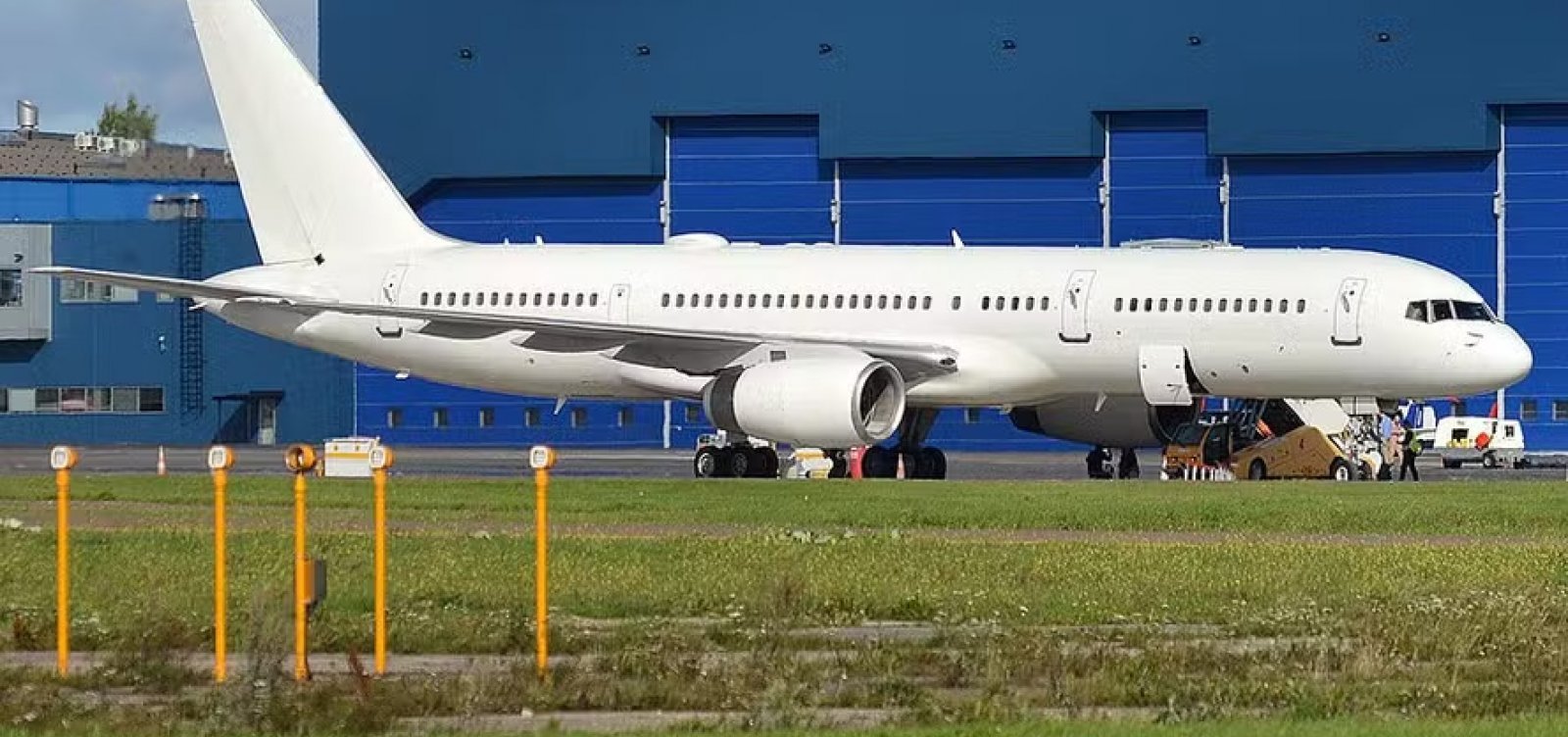 Avião faz pouso de emergência na Flórida e deixa passageiros feridos