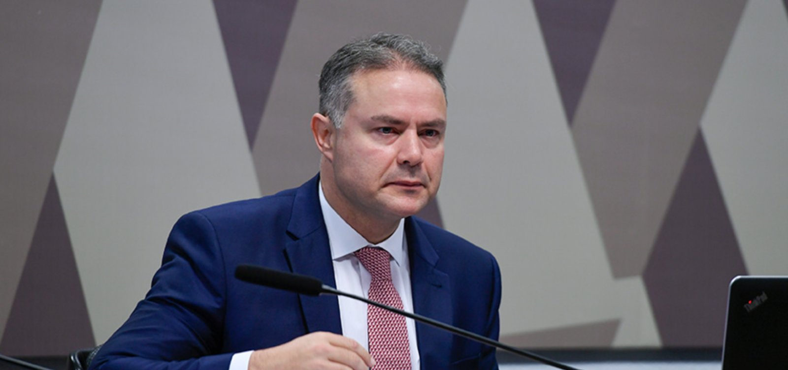 Governo deve liberar CNH sem autoescola ainda este ano, diz Renan Filho