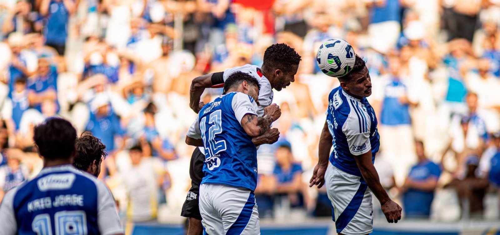 Vitória sofre 3 gols no primeiro tempo e perde para o Cruzeiro no Mineirão