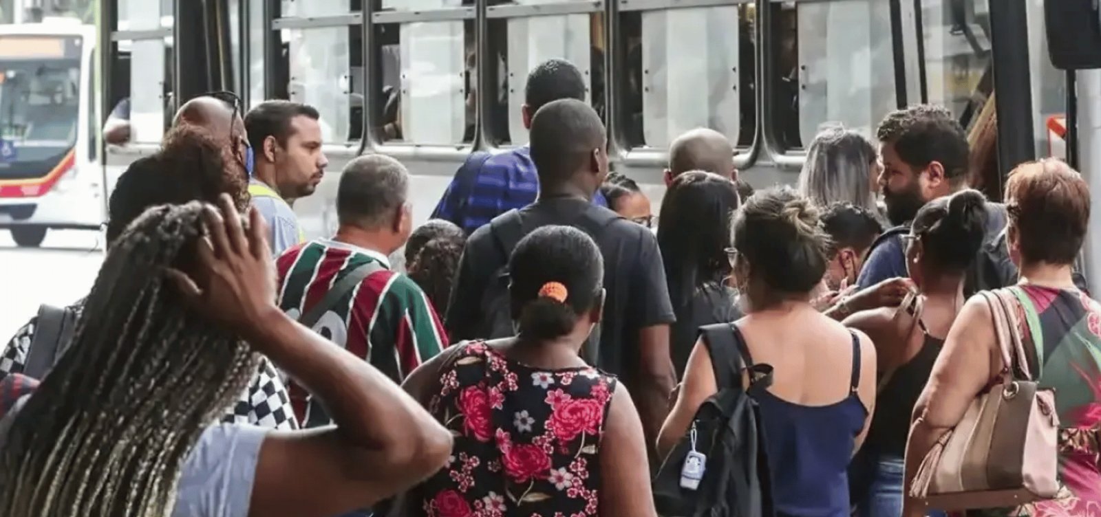 Diferença salarial entre homens e mulheres cresce e chega a 20,7% no Brasil, aponta governo