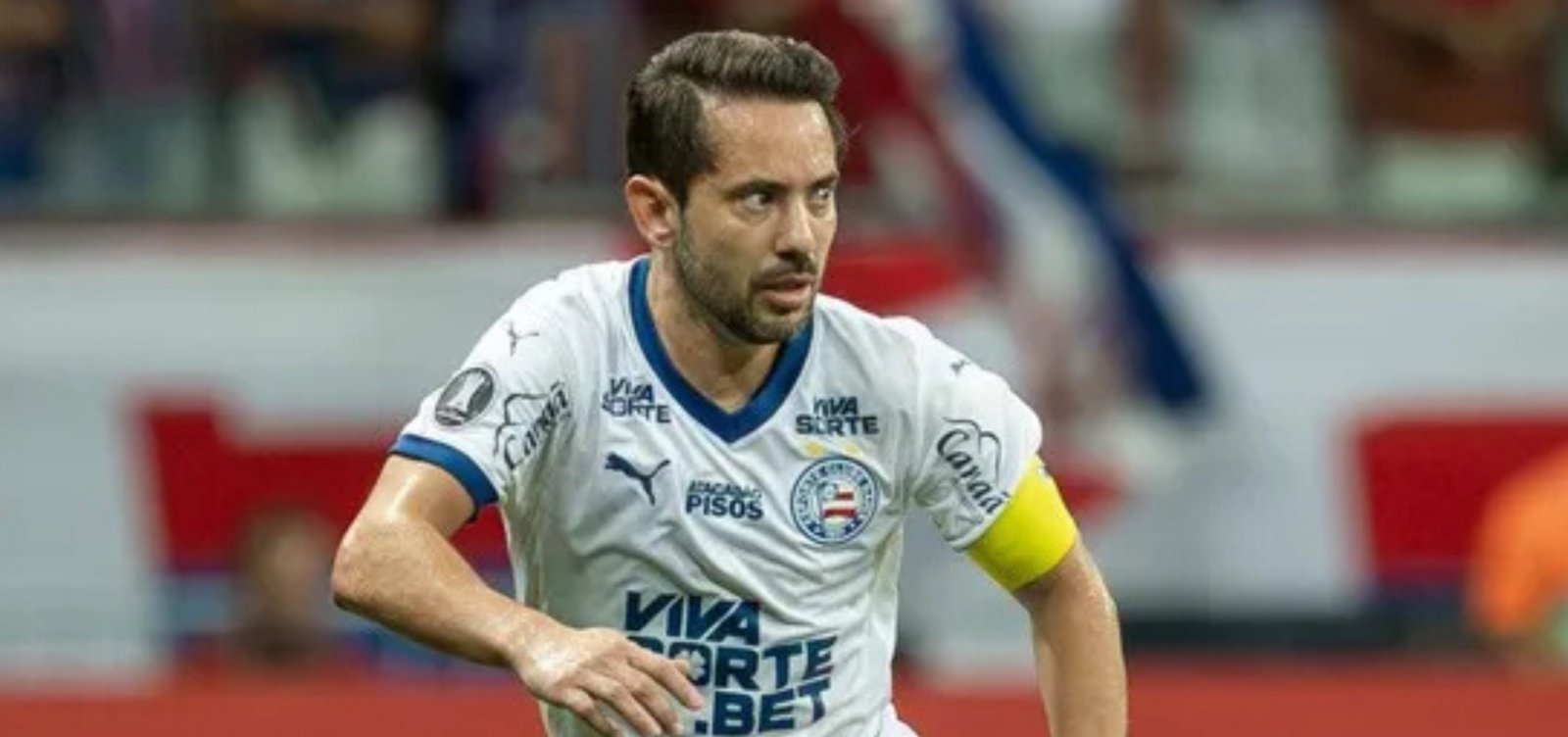 Após tratamento de câncer, Everton Ribeiro volta a jogar pelo Bahia