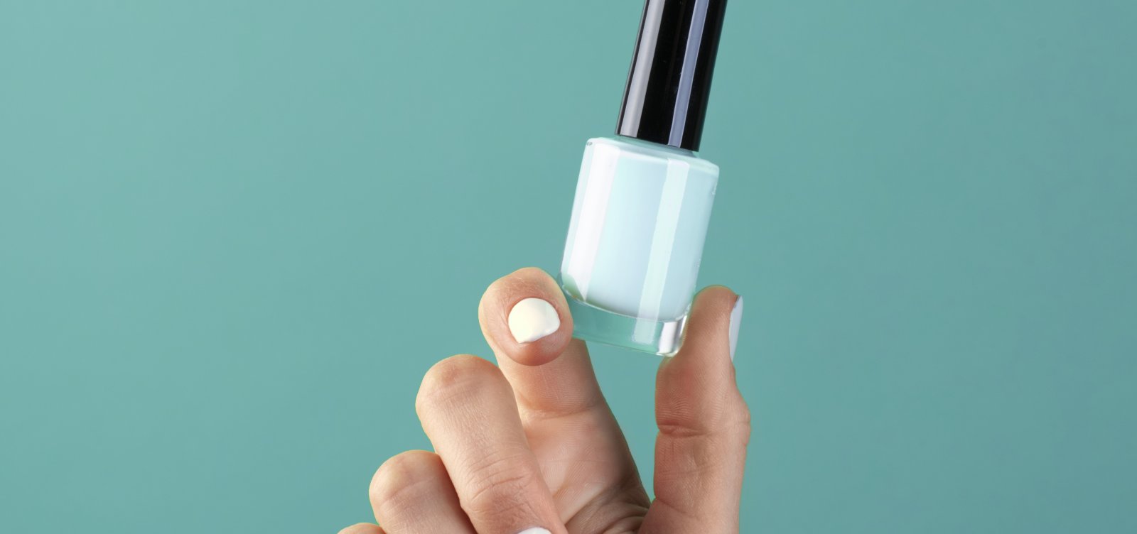 Anvisa proíbe substâncias utilizadas em produtos para unhas e esmaltes em gel