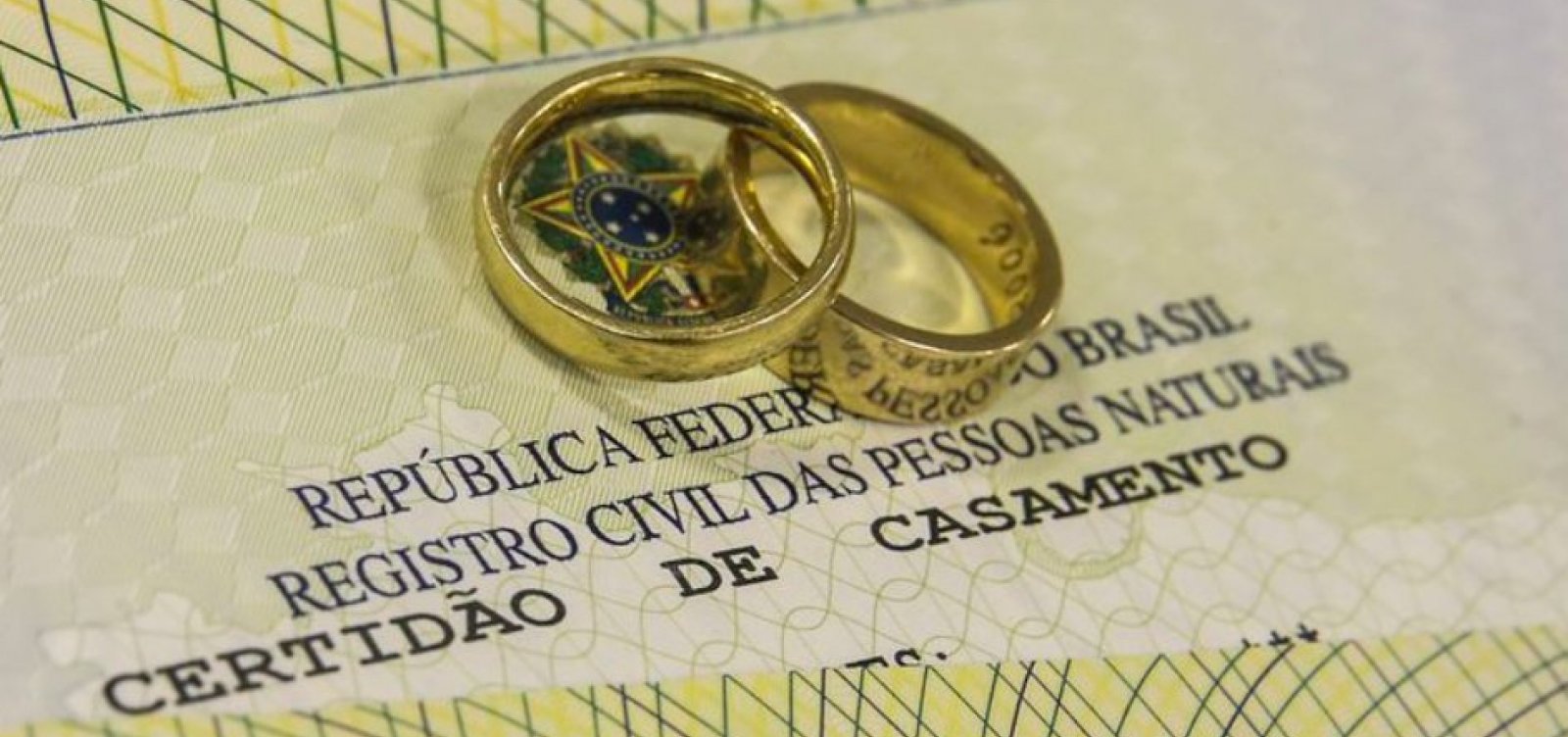 Uniões consensuais superam casamentos formais no Brasil pela primeira vez