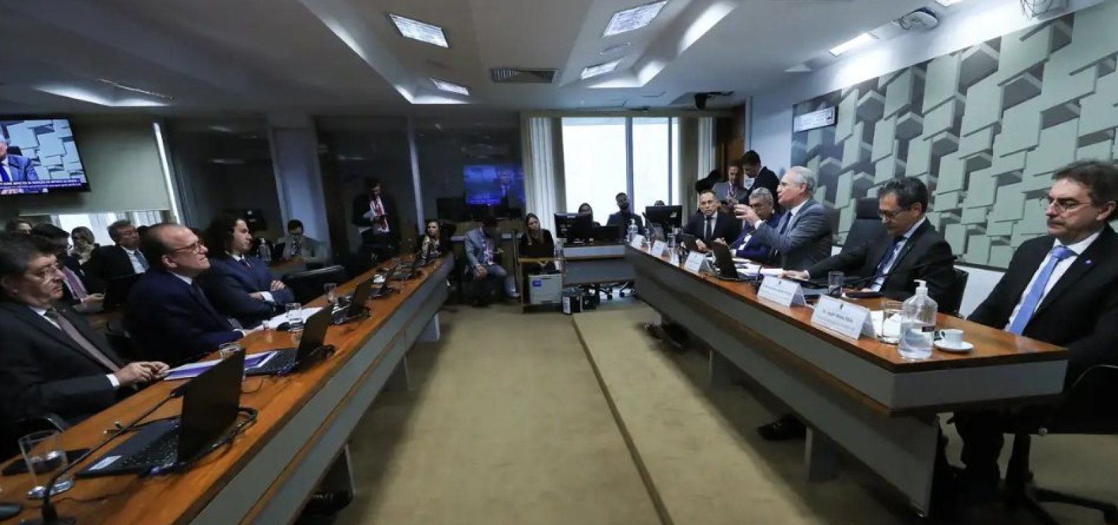 Comissão do Senado aprova isenção do IR para quem ganha até R$ 5 mil