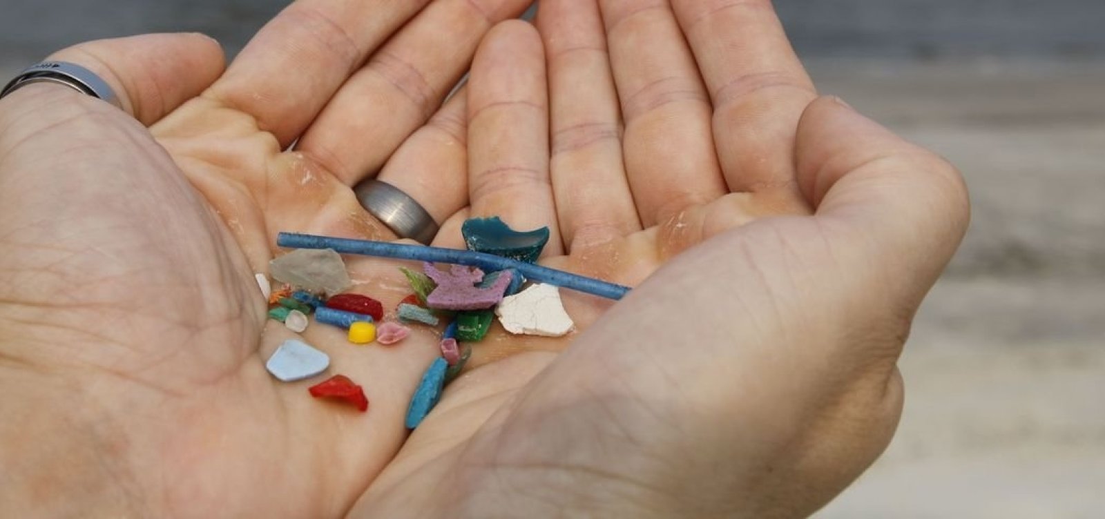 Estudos associam presença de microplásticos no corpo humano à queda na fertilidade