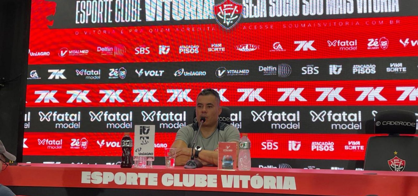 Jair Ventura celebra saída do Vitória do Z-4: "Para não voltar mais"