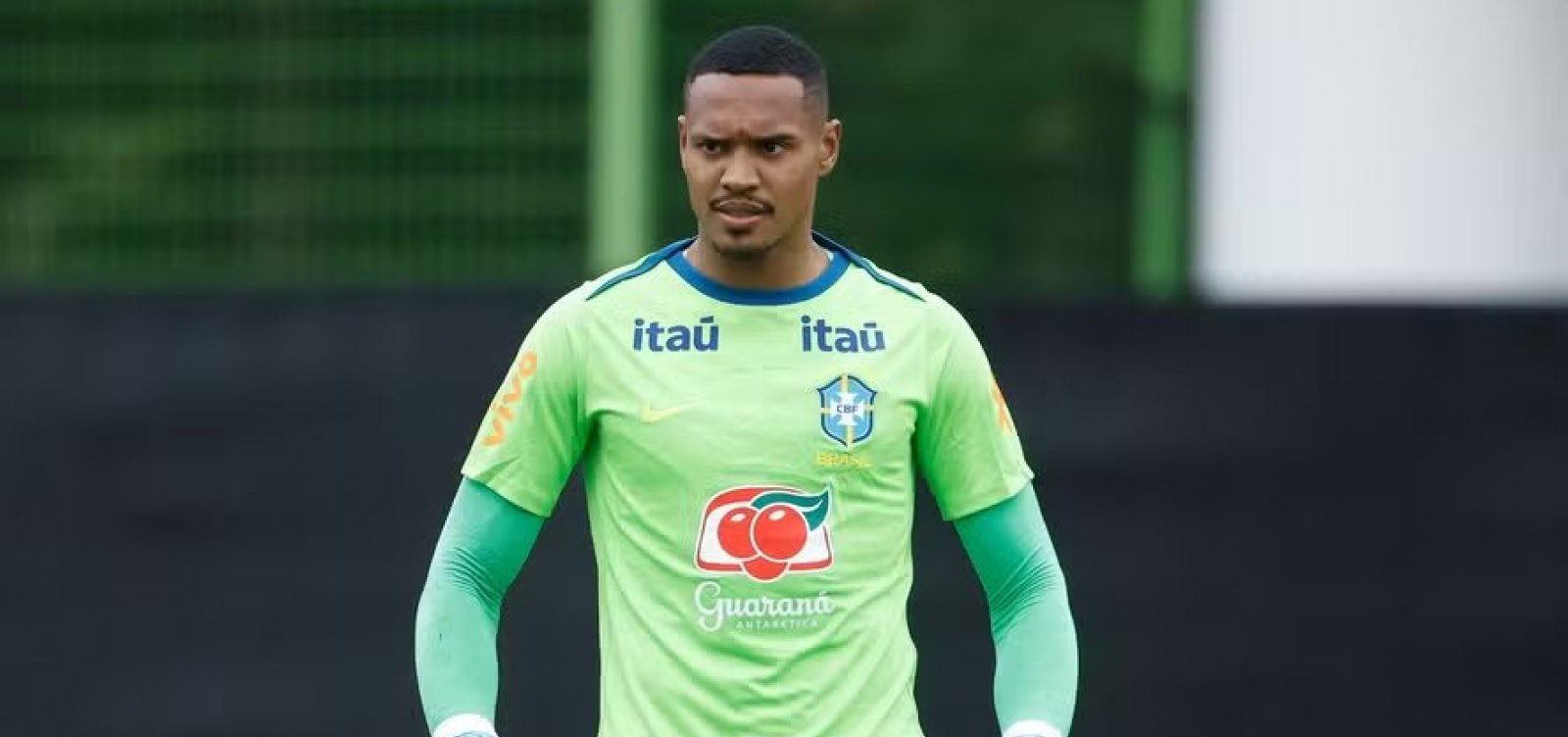 John é convocado pela seleção brasileira para o lugar de Hugo Souza