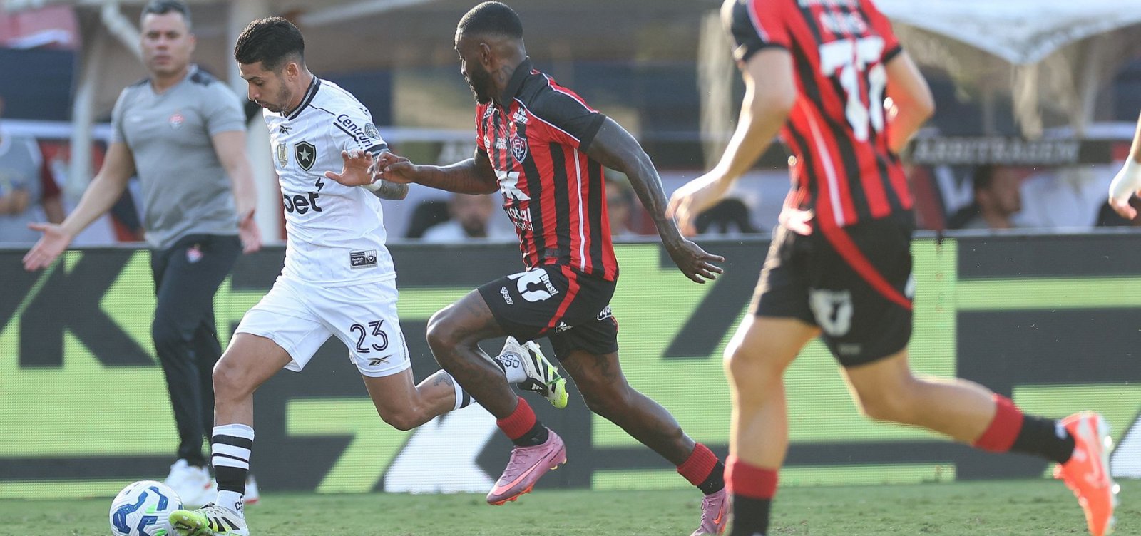 Vitória empata com o Botafogo no Barradão e pode voltar para o Z-4