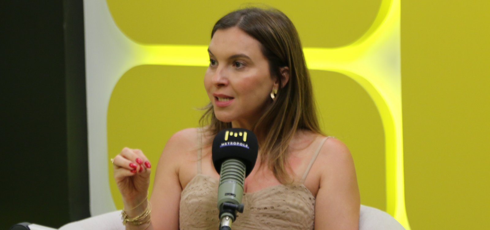 “Eu precisava encontrar minha identidade no programa”, diz apresentadora Lara Kertész