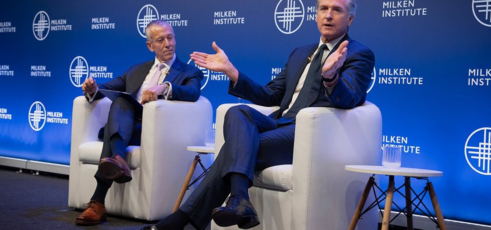 Governador da Califórnia critica ausência dos EUA na COP30 e ataques de Trump ao Brasil