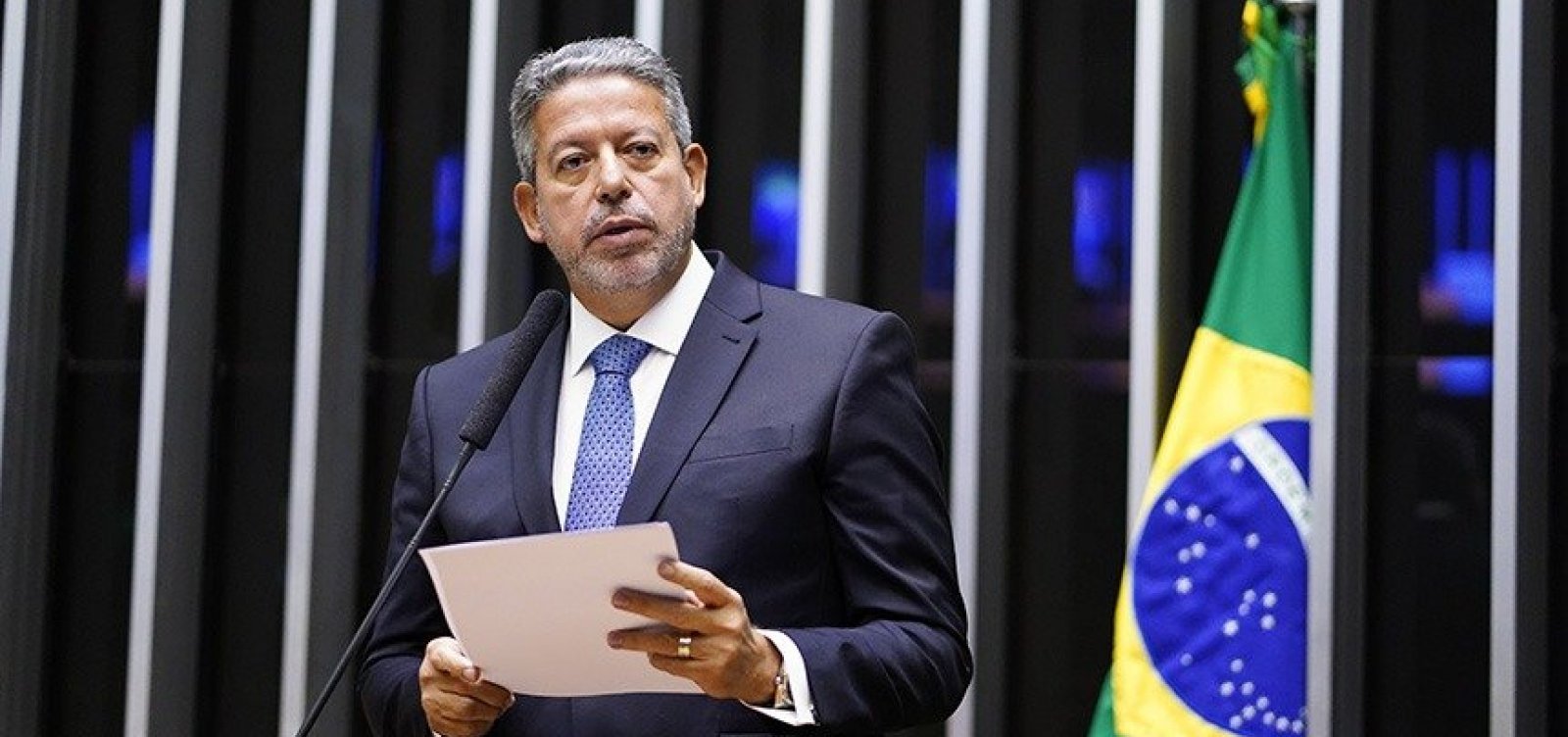 Governo precisa cercar bets ilegais antes de taxar as "corretas", diz Lira