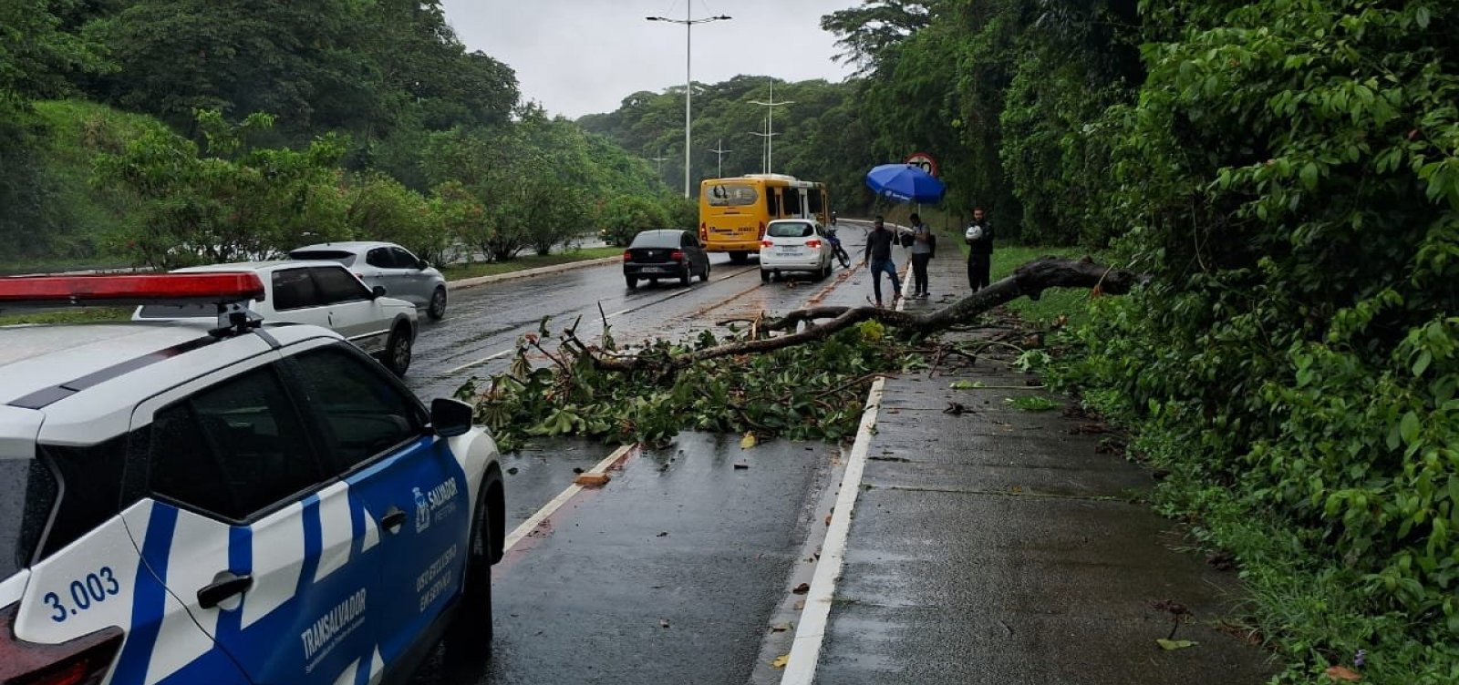 Fortes chuvas causam transtornos em Salvador nesta quarta-feira