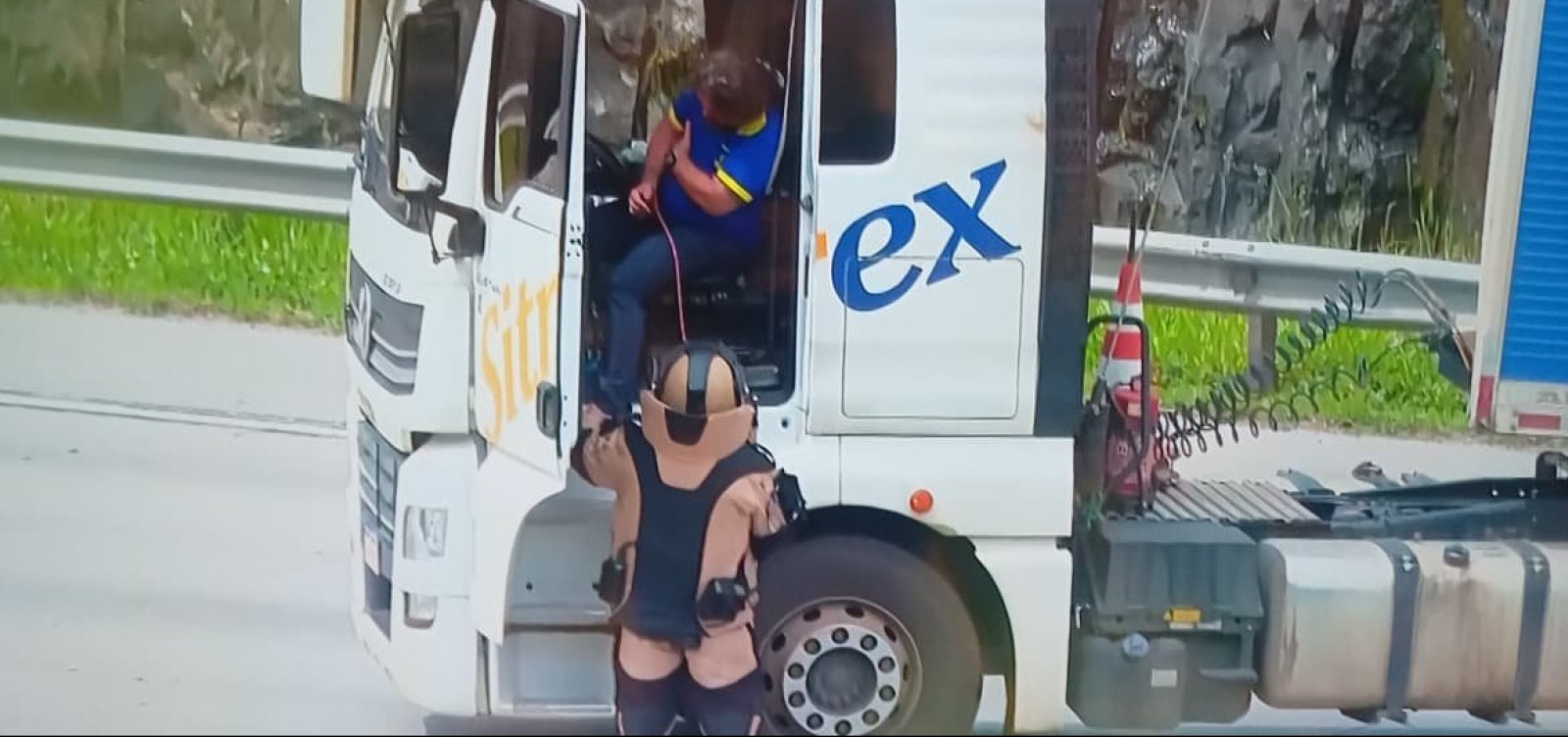 Suspeita de bomba e sequestro em caminhão fecham Rodoanel em SP