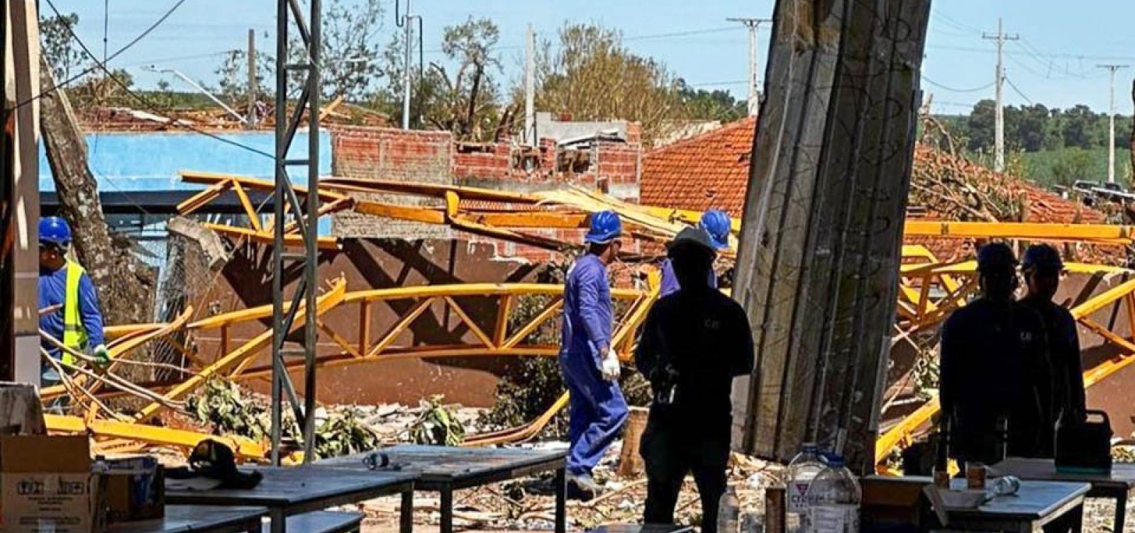 Rio Bonito do Iguaçu mobiliza força-tarefa para reparos após destruição por tornados