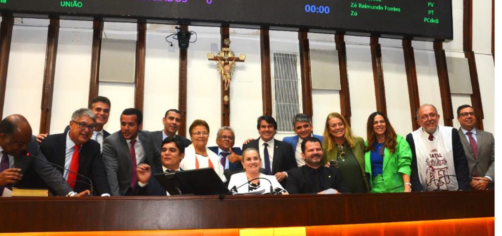 Com retorno de Ivana Bastos, Alba aprecia 15 projetos em sessão plenária