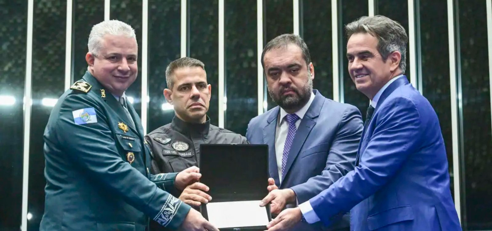 Congresso presta homenagem a policiais mortos na Operação Contenção no Rio de Janeiro