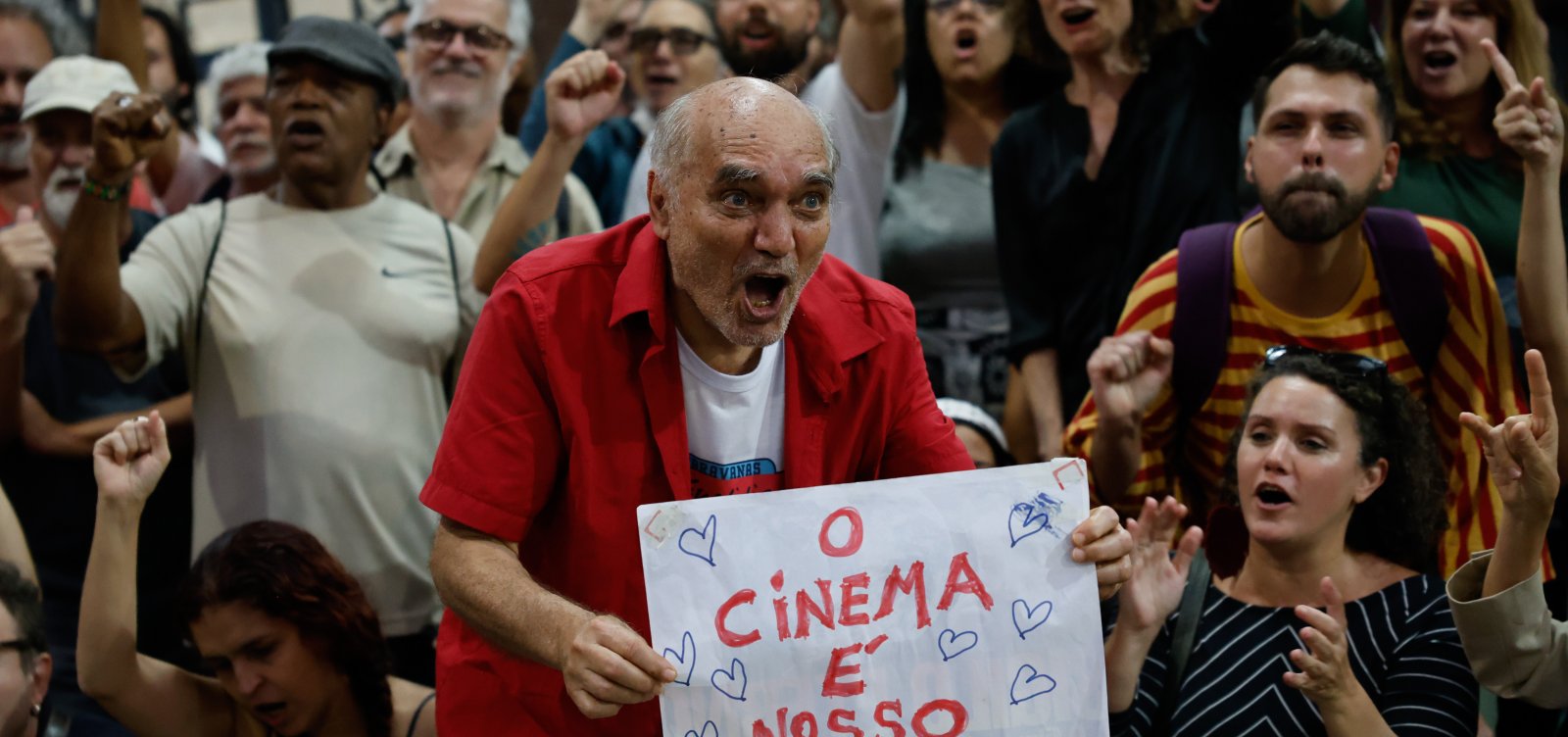 Audiovisual vai às ruas, mas projeto de regulamentação do streaming deixa poder nas mãos das plataformas