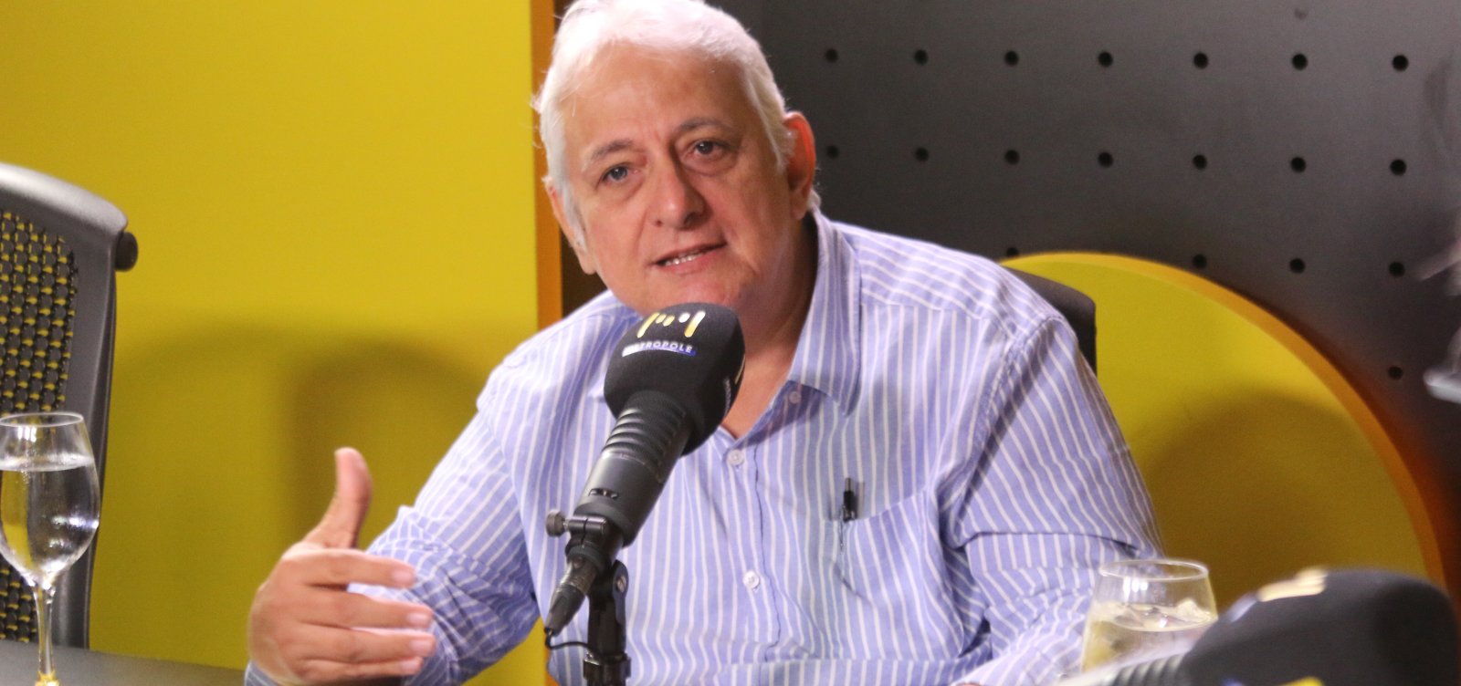 “Livro não é objeto de desejo na Bahia”, diz Fernando Oberlaender