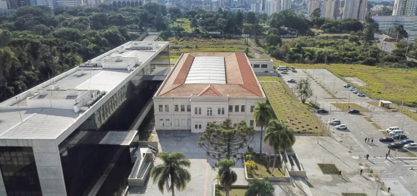 Casal é condenado a pagar quase R$ 40 mil por abandonar menino adotado em fórum