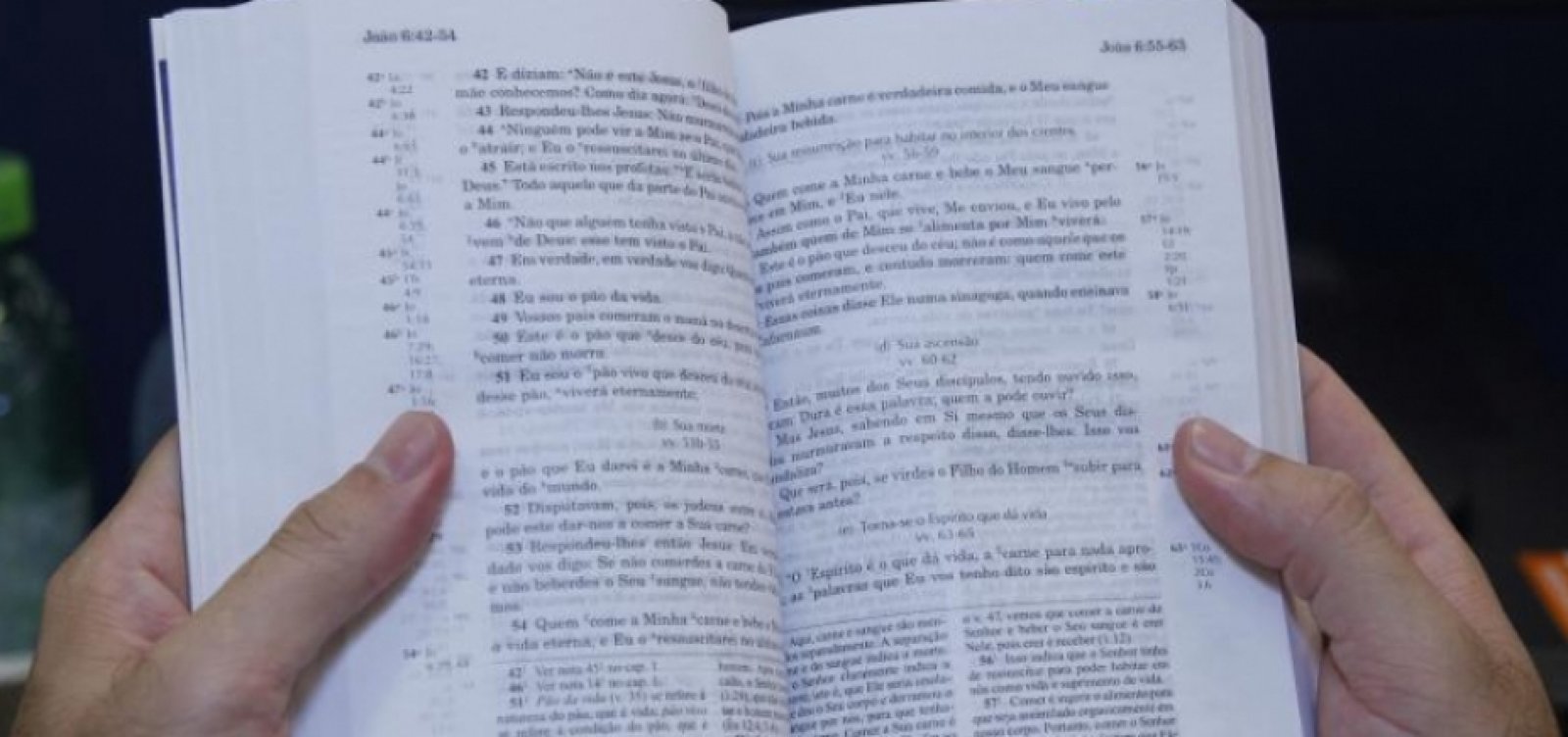 Prefeito de Salvador sanciona lei que autoriza uso da Bíblia como recurso paradidático em escolas