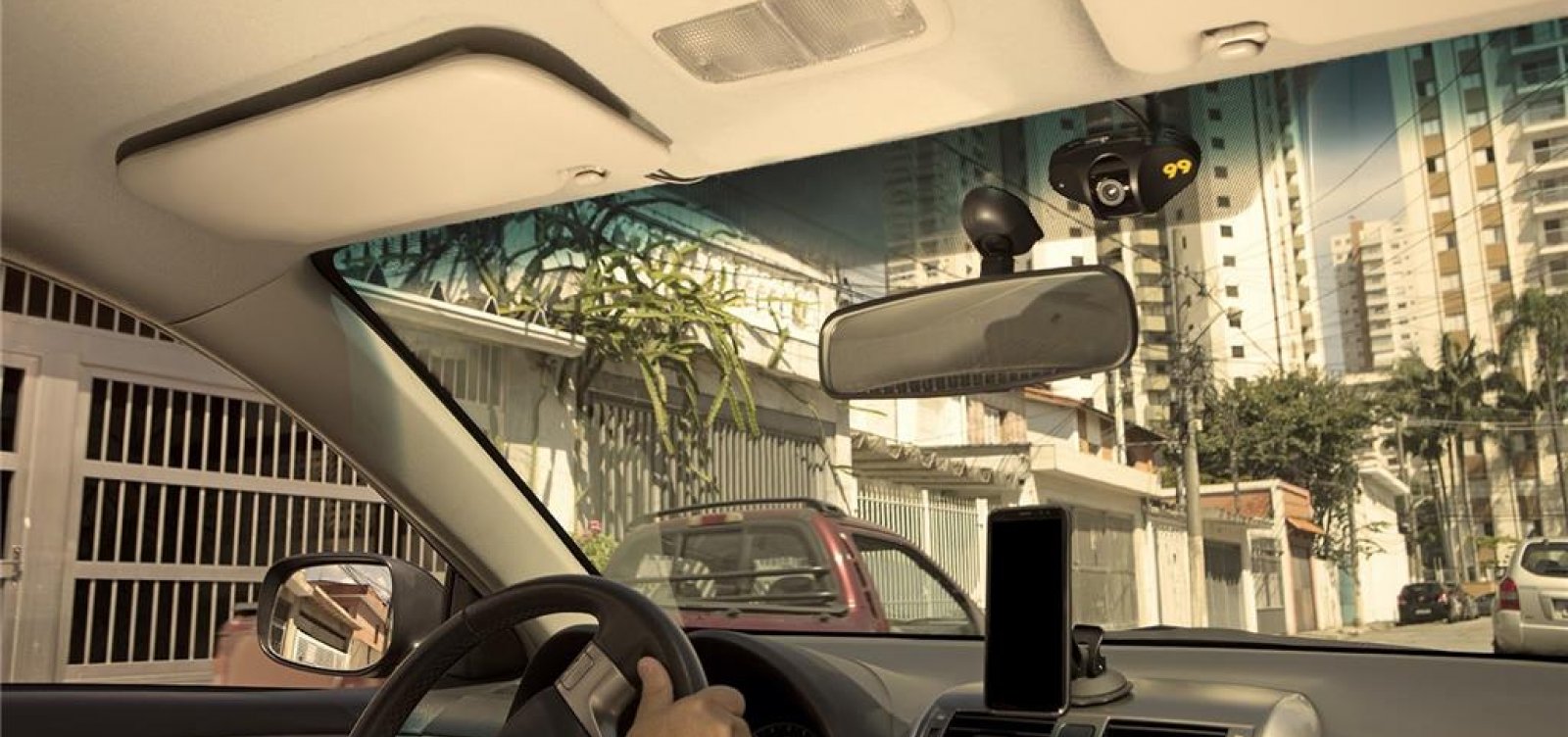 Plataformas contestam lei que obriga câmeras em carros por app em Salvador