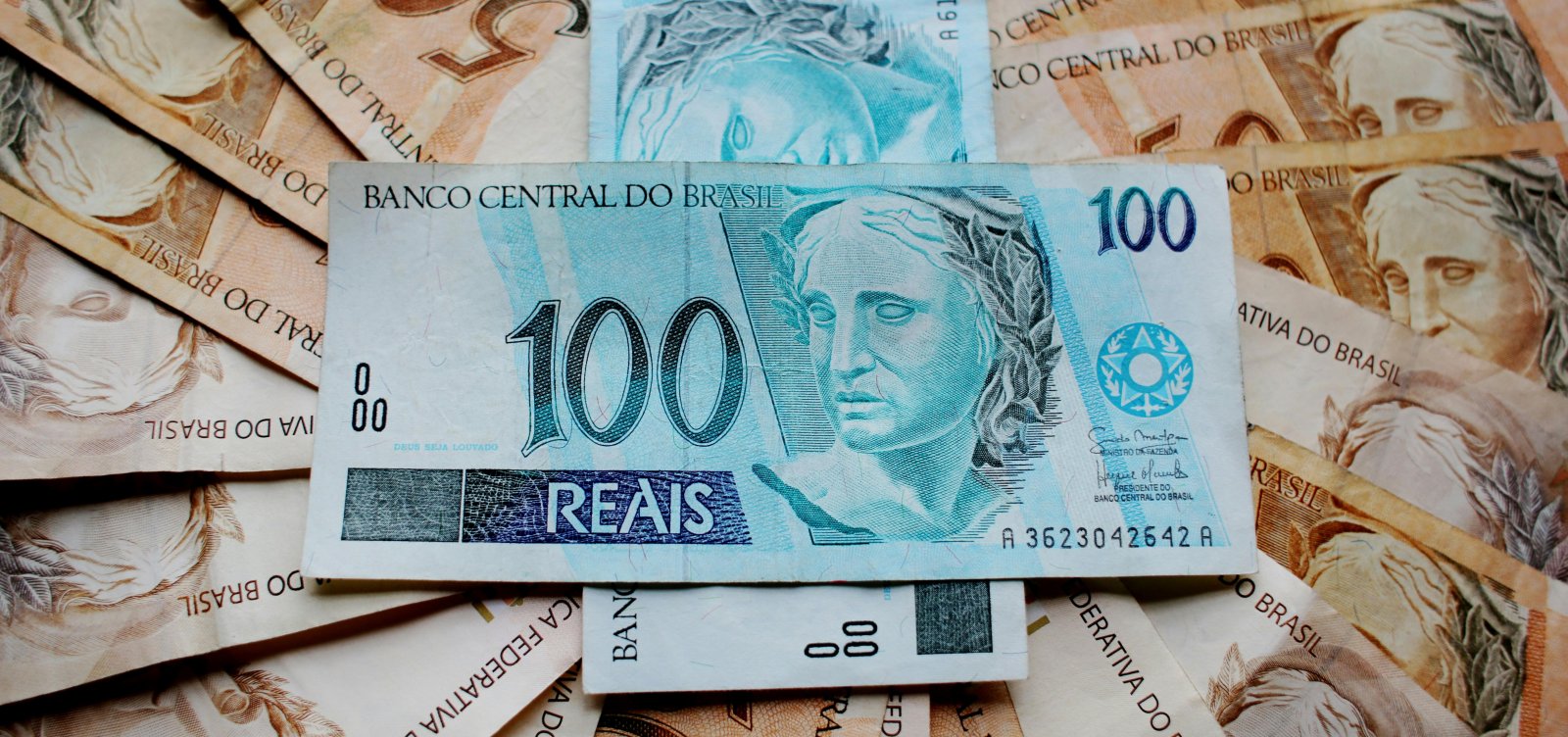 Governo federal libera R$ 156,4 milhões do abono salarial neste sábado (15); veja quem tem direito