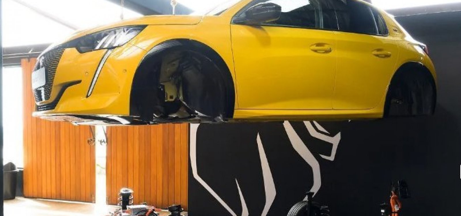 Brasil passa a ter novas regras para manutenção de carros elétricos e híbridos