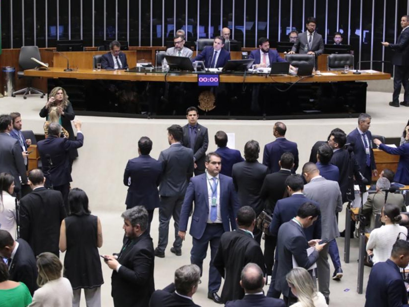 Deputados aprovam PL Antifacção após seis versões do relator
