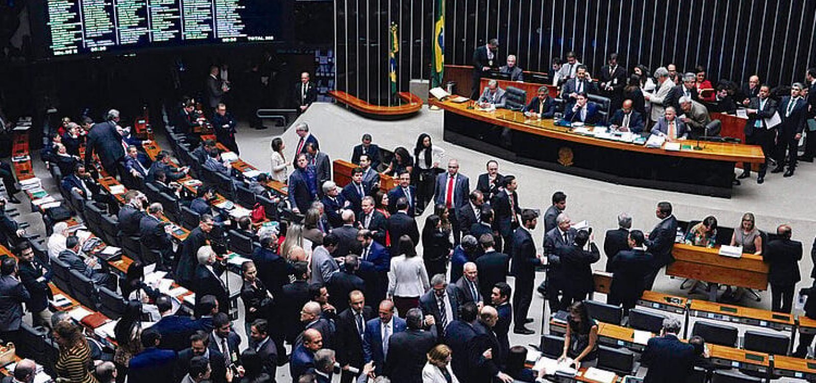 Veja como os deputados baianos votaram no PL Antifacção