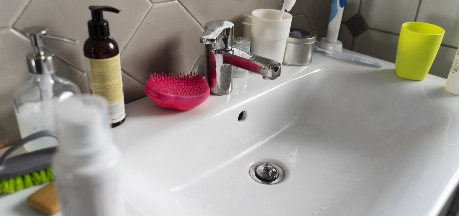 Mais de 1 milhão de pessoas vivem em casas sem banheiro no Brasil