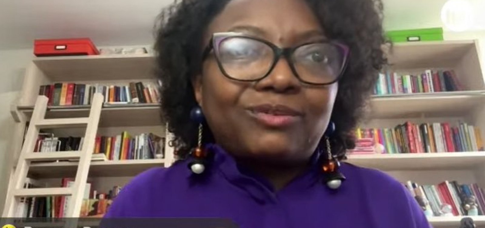 Escritora afirma que país só avançará ao reconhecer protagonismo das mulheres negras