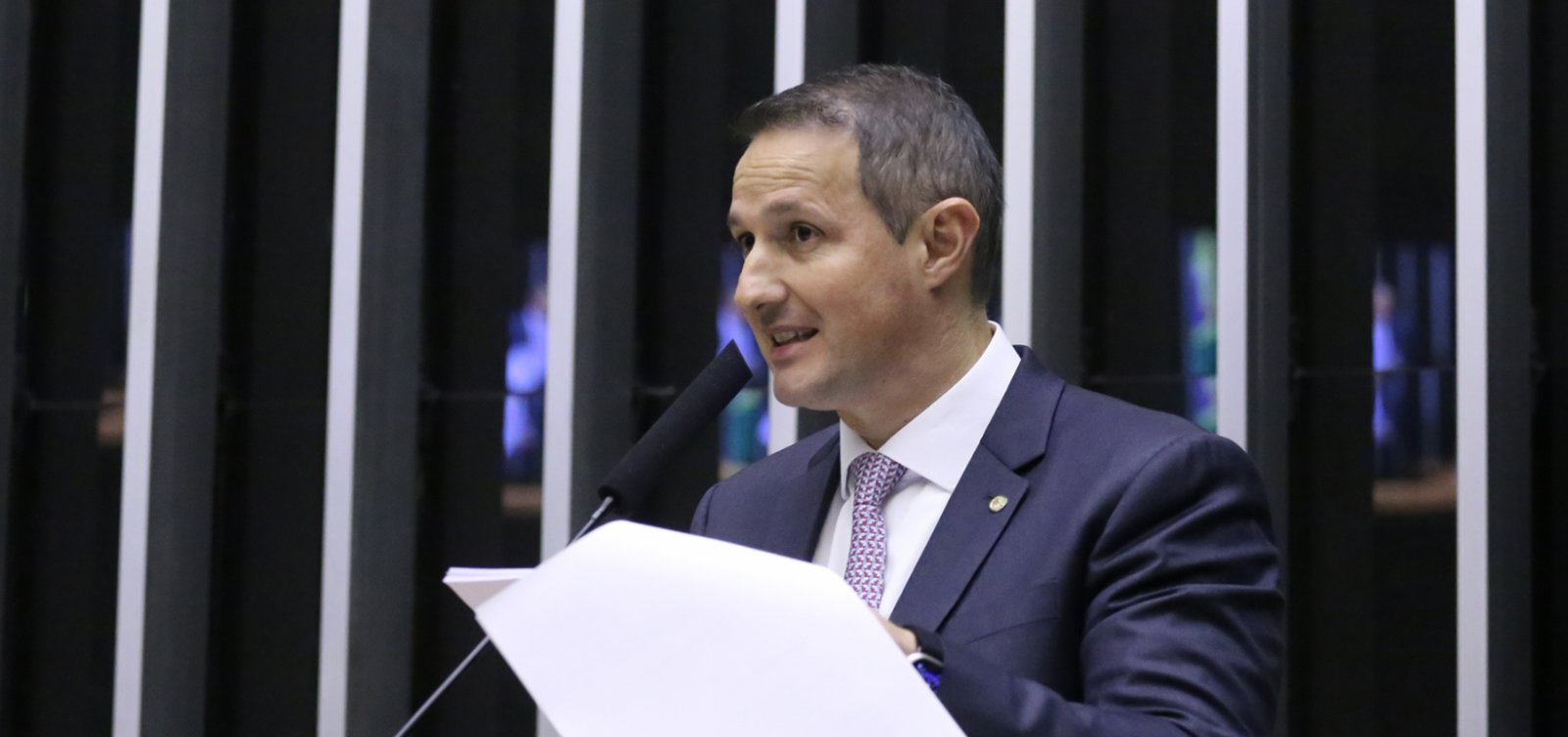 Derrite confirma saída antecipada do governo de SP para voltar à Câmara em 2026