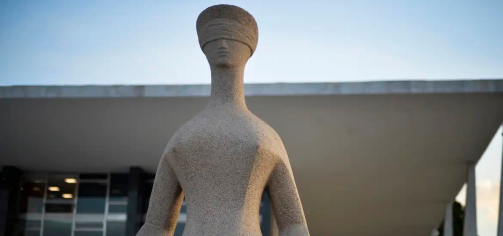 Moraes solicita sessão da Primeira Turma para validar prisão de Bolsonaro