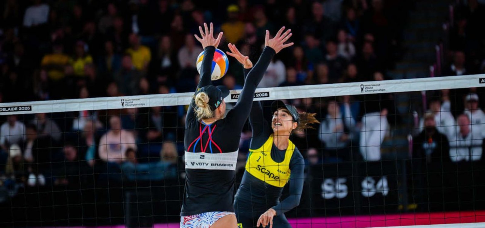 Duplas brasileiras caem na semifinal e disputam bronze no Mundial de vôlei de praia