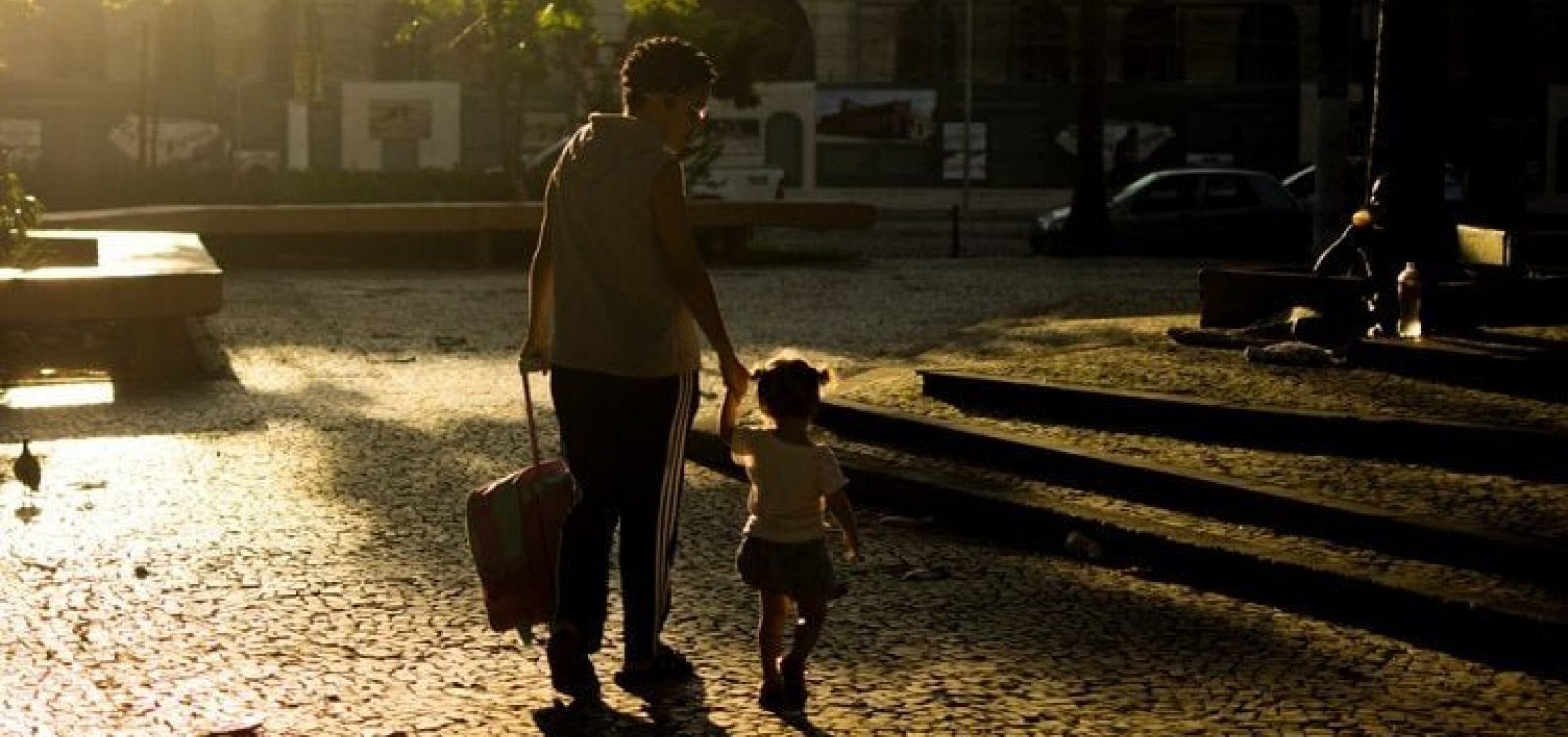 Mulheres brasileiras dedicam 10 horas a mais que homens aos cuidados não remunerados