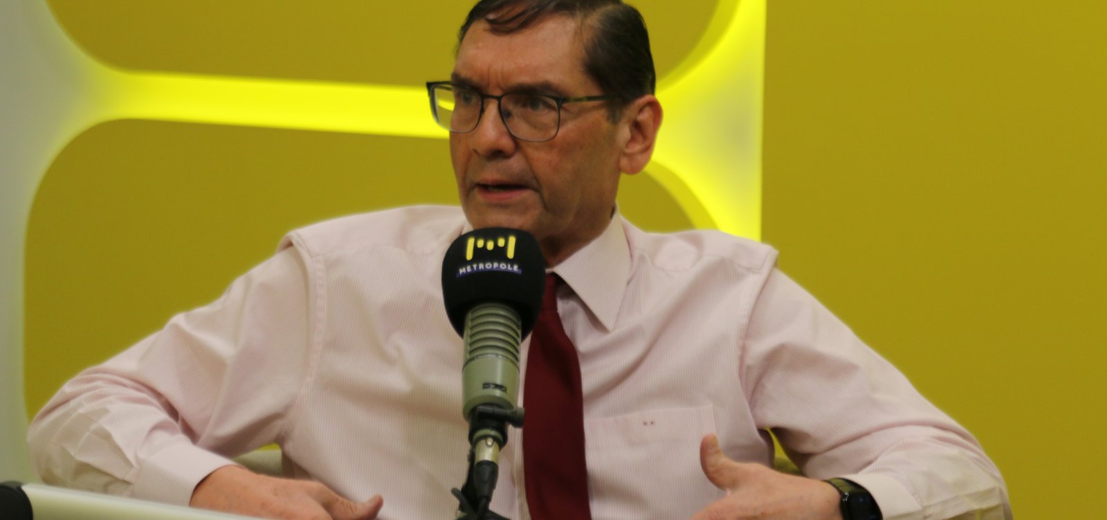 Raymundo Paraná alerta para “desastre” na formação médica e denuncia avanço da fake medicina