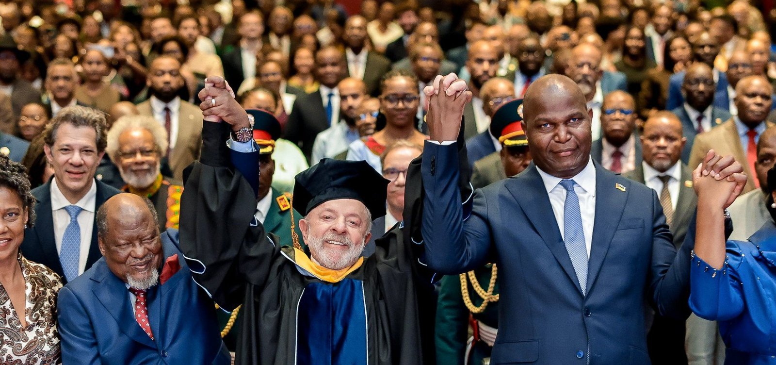 Lula é homenageado em Moçambique e recebe título de doutor honoris causa