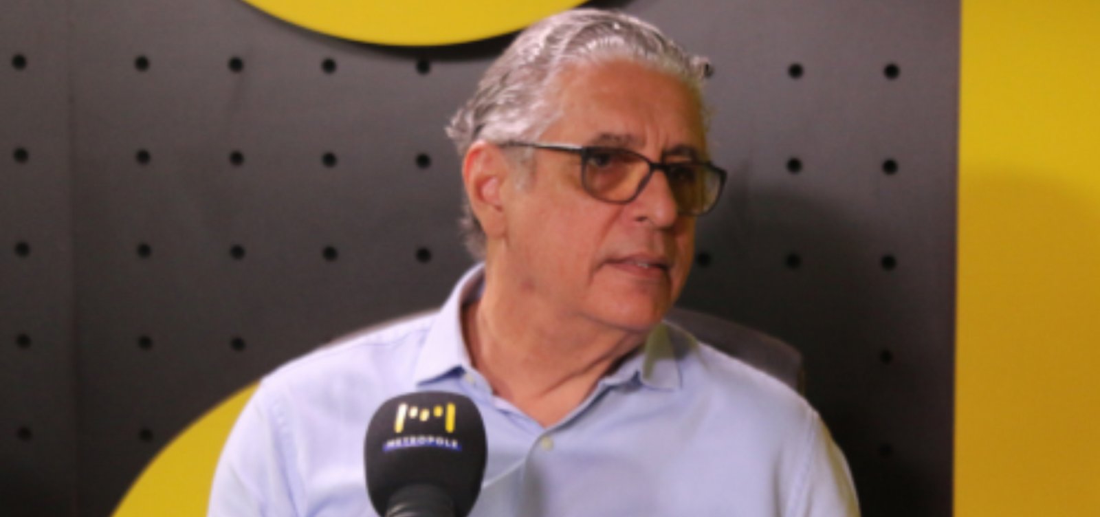 Otorrino afirma que limpar ouvidos com cotonetes pode prejudicar a saúde auditiva