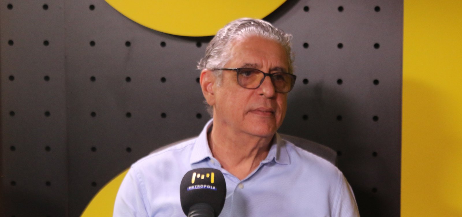 Otorrino que dispensa cotonete há décadas ensina forma correta de limpar ouvido