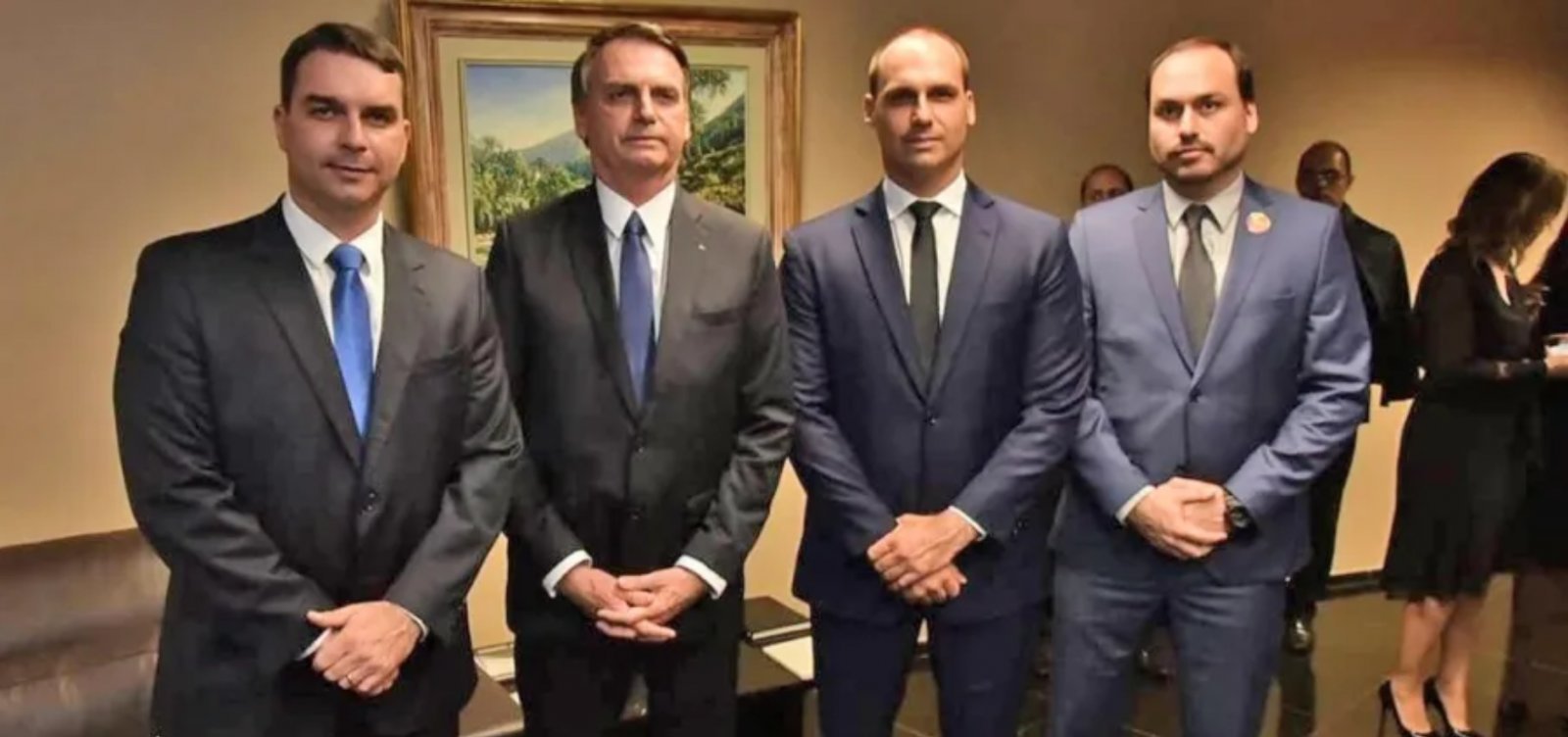 Bolsonaro recebe visita dos filhos nesta terça-feira