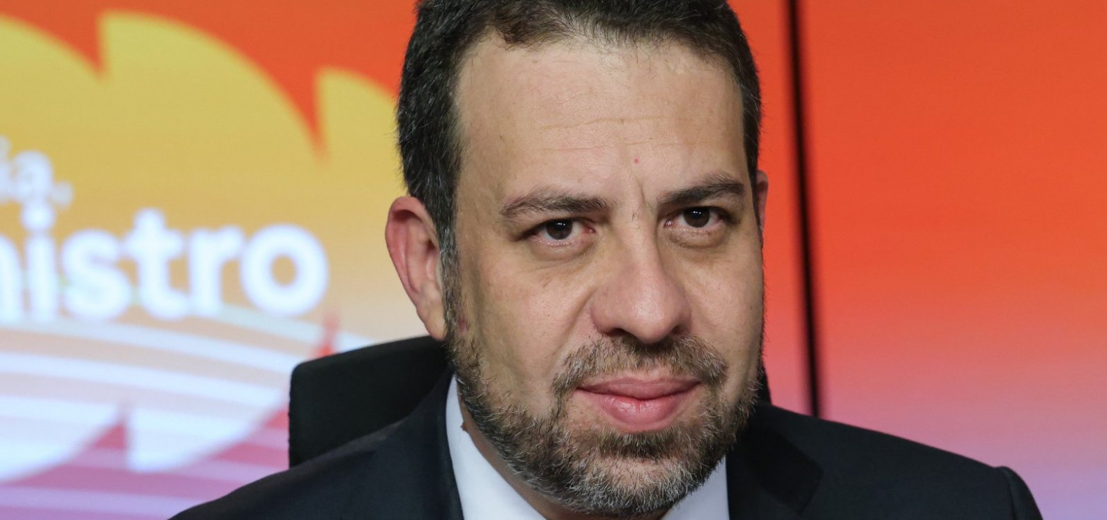 Fim da escala 6x1 pode ter transição para micro e pequenas empresas, afirma Boulos