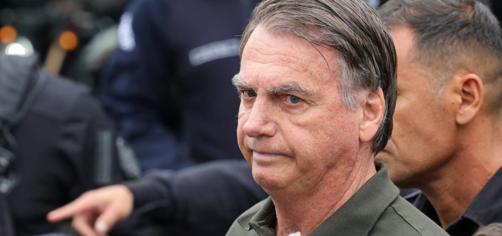 Defesa de Bolsonaro nega uso de celular durante visita de Nikolas Ferreira