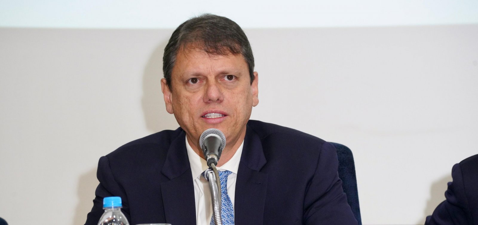 Partido de Tarcísio de Freitas declara apoio a Messias e tenta convencer bancada