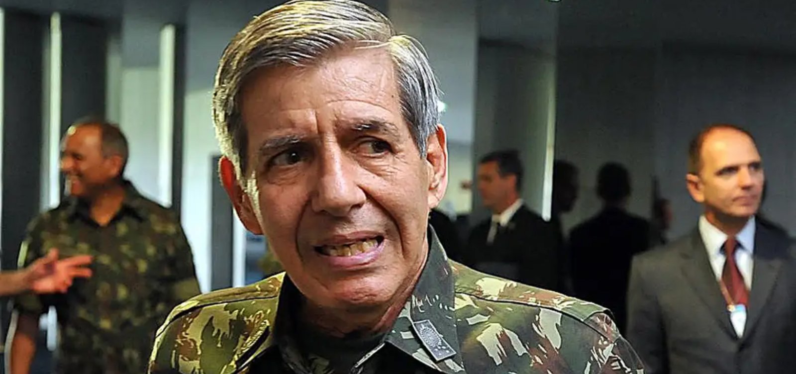 Gonet defende prisão domiciliar para general Heleno condenado na trama golpista