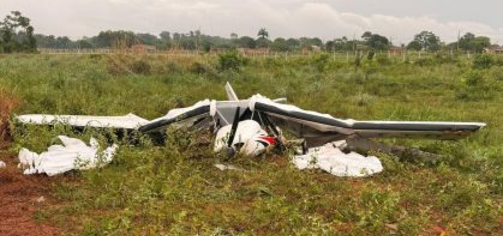 Avião de pequeno porte cai e duas pessoas morrem em Mato Grosso