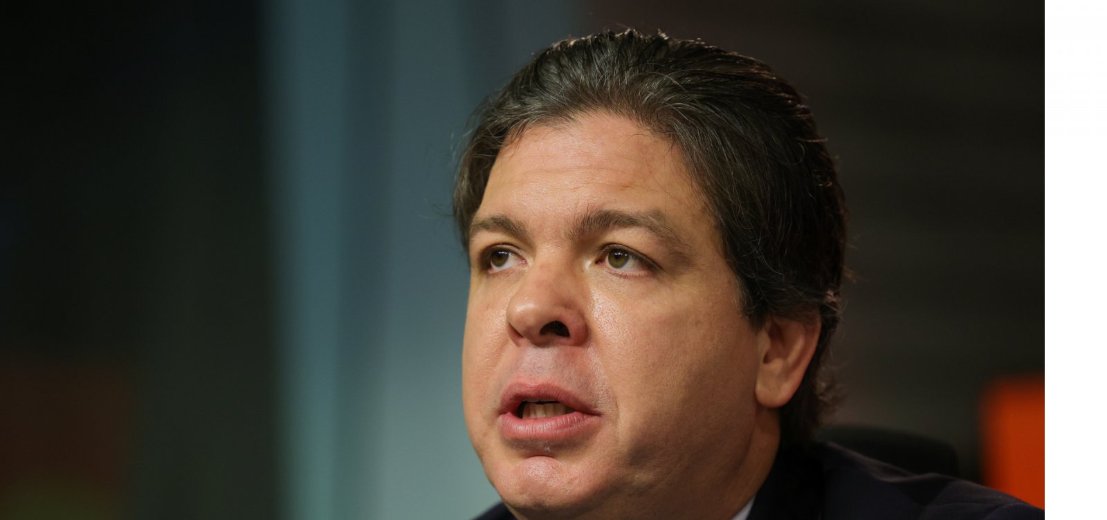 Ministro das Comunicações diz que regulamentar redes é "prioridade" e governo prepara texto