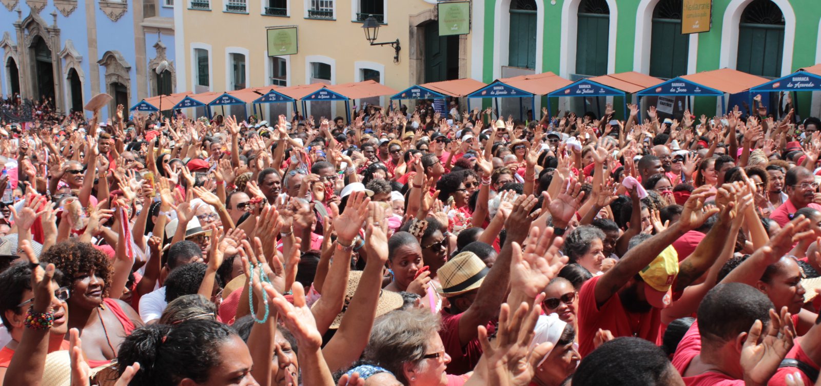 Pelourinho amanhece de vermelho e branco nesta quinta-feira para celebrar Santa Bárbara